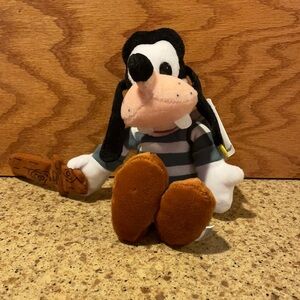 Original NWT Disney New Orleans Square Pirate Goofy beanie plush